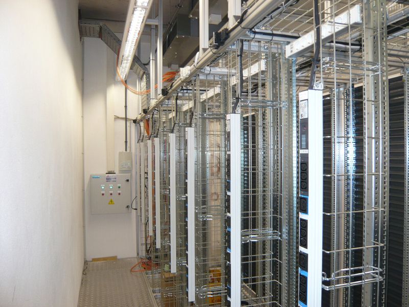 Abbildung 1: Neubau mit IT-Racks von Conect; Ansicht: Warmgang-Seite (Bild: Conect)