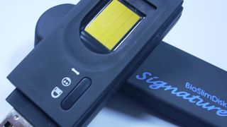 Verschlüsselung, Fingerprint und Selbstzerstörung sicher die Daten auf dem USB-Datenstick „Signature“. (Bild: Bioslimdisk)