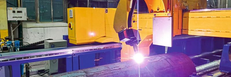 Dank Plasmarotor schneiden die CNC-Schneidanlagen PipeCut problemlos und genau beliebige Rohre und Profile unterschiedlicher Durchmesser. (Bild:  Microstep)