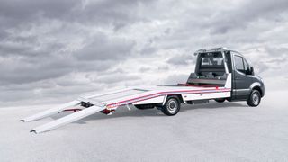 Für Autotransporter der 3,5-Tonnen-Klasse bietet Algema Fit-Zel künftig ein klassisches Festplateau an. (Algema Fit-Zel)