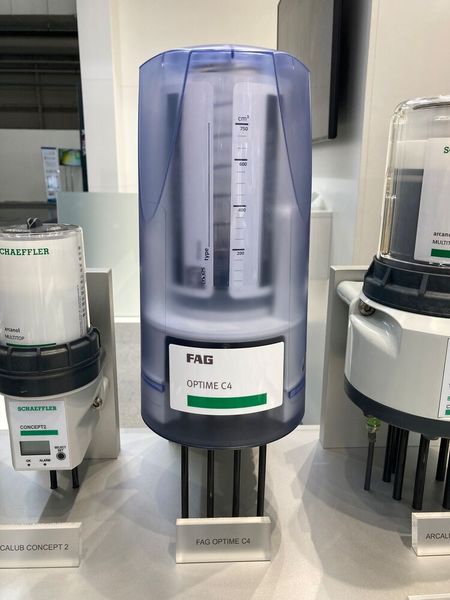 Mit dem Schmierstoffgeber Optime C4 lassen sich nun 4 Schmierstellen mit einem Schmierstoffgeber versorgen. (Bild: Stefanie Michel)