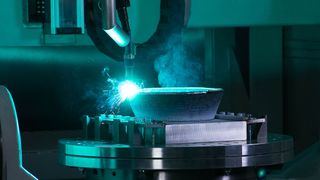 Wire Arc Additive Manufacturing nutzt Lichtbogenschweißen zum schichtweisen Aufbau eines Bauteils. FIT hat das Verfahren auf Industriereife gehoben. (FIT AG)