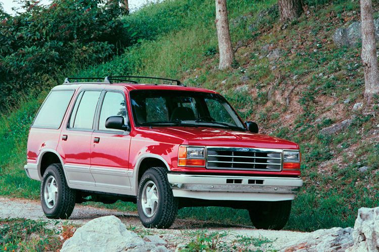 Einer ähnlichen Kampagne sah sich auch der Ford Explorer zum Opfer gefallen: Reifenplatzer hätten zu zahlreichen Unfällen geführt; dass der Reifendruck dabei meist viel zu niedrig war, wurde unterschlagen. Den Südenbock fand man in Form des Reifenherstellers Firestone – die Marke wurde praktisch irreparabel beschädigt. (Foto: Ford)