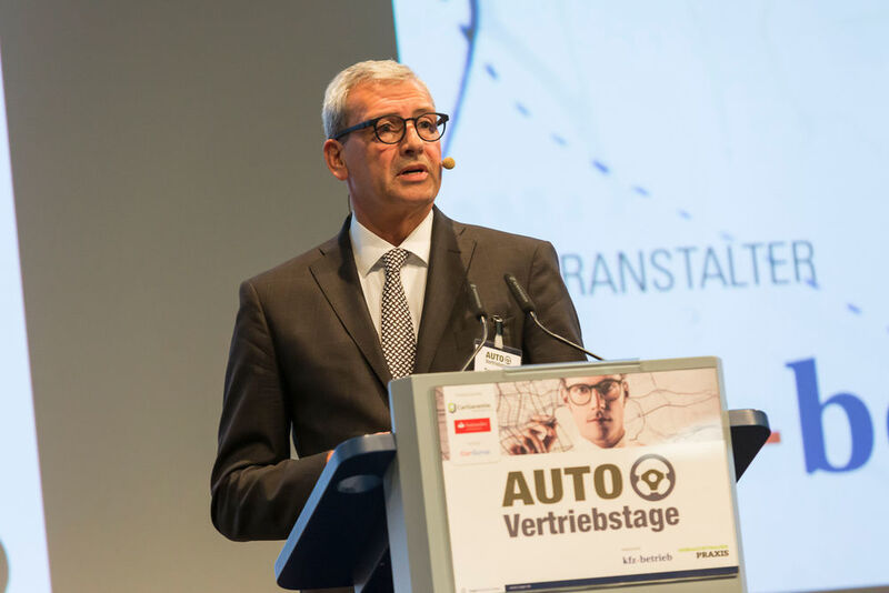 Tammo Kayser, geschäftsführender Gesellschafter der Oldenburger BMW-Freese-Gruppe, hielt den Keynote-Vortrag.  (Stefan Bausewein)