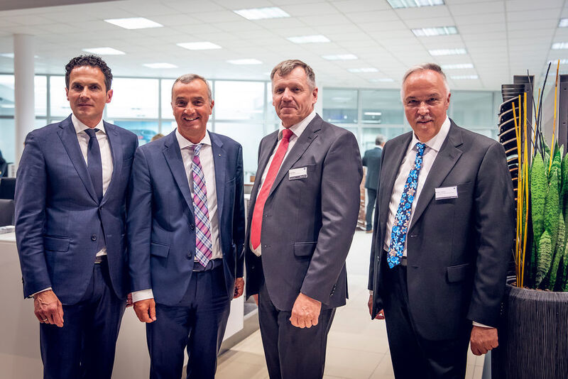 Peter Reisacher (Geschäftsfüher und Inhaber Autohaus Reisacher GmbH), Gerhard Jauernig (Oberbürgermeister Stadt Günzburg), Udo Maier (Geschäftsleiter Reisacher Standort Günzburg & Krumbach), Marc Vollmer (Teamleiter Verkauf Neuwagen Günzburg). (Reisacher)