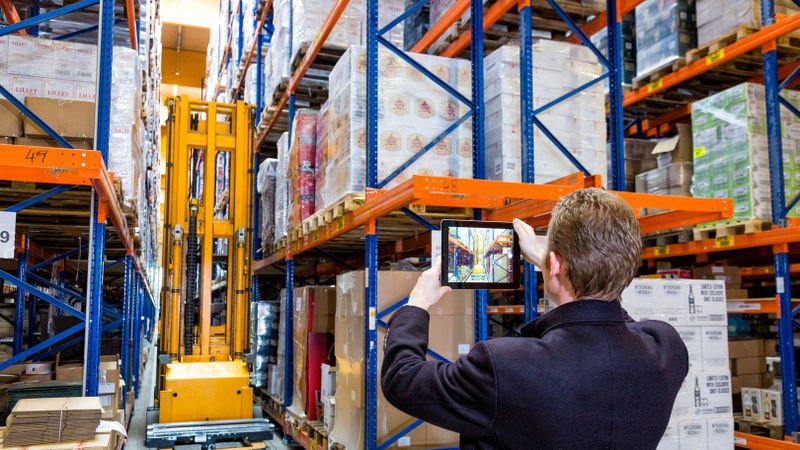 Nach dem Wechsel in die Cloud auf Microsoft Dynamics 365 CRM konnte Der Logistikdienstleister Gebrüder Weiss wie gewohnt weiterarbeiten. (Bild:  Cosmo)