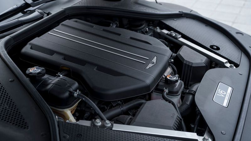 Vorne arbeitet ein Verbrenner. (Bild: Genesis)