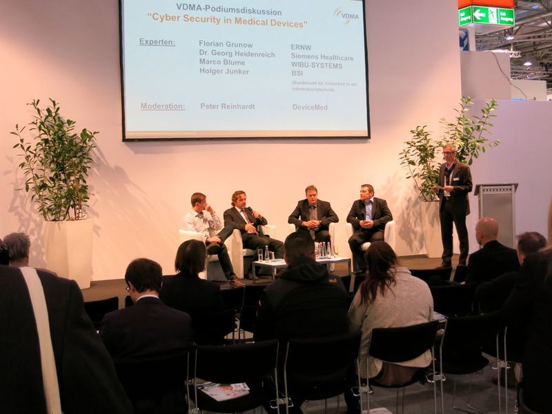 Podiumsdiskussion über Cyber Security auf der Medica 2015: „Mehr Aufmerksamkeit in Sachen sicherer IT-Infrastrukturen von Krankenhäusern und medizinischen Geräten und Investitionen ist nicht nur sinnvoll, sondern zwingend notwendig.“ (Bild: VBM/VDMA)