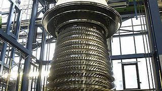 Für die Bearbeitung von Gasturbinenschaufeln hat Siemens im Werk Berlin mehr Fläche geschaffen. Bild: Siemens (Archiv: Vogel Business Media)