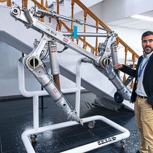 Among other things, landing gear legs are manufactured on the WFL machines.(Image: WFL)