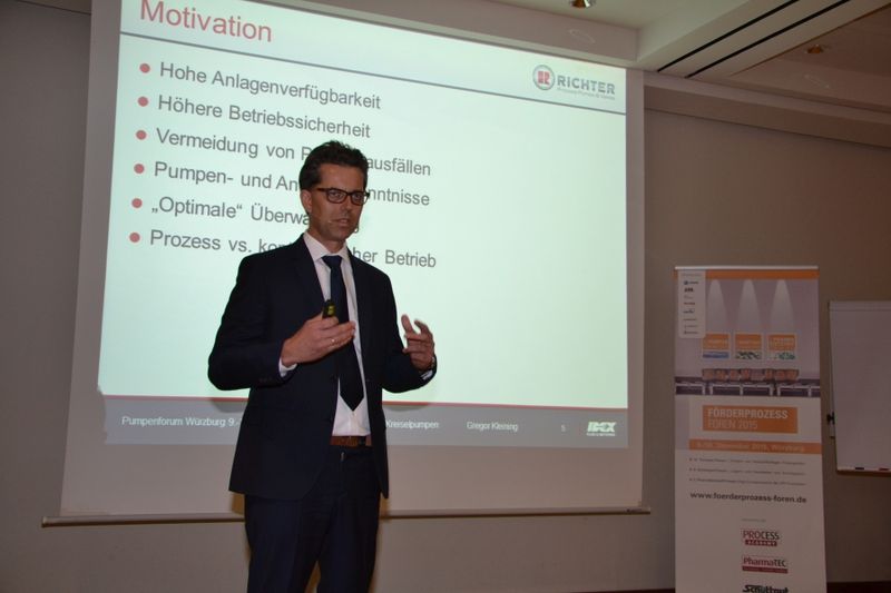 Gregor Kleining, Richter Chemie-Technik, referierte über die „Überwachung von Kreiselpumpen“. Die Teilnehmer erhielten einen hilfreichen Überblick über die Vor- und Nachteile der verschiedenen Überwachungstechnologien mit Bezug auf Störeinflüsse. Kleinings Fazit: „Die Fortschritte der letzten Jahre sind beachtlich. Sie erlauben es, mit relativ geringem Aufwand den Betriebszustand von Kreiselpumpen kontinuierlich zu überwachen und Wartungsbedarf frühzeitig und planbar zu erkennen, bevor größere Störungen oder Schäden eintreten.“ (Bild: Bausewein/PROCESS)