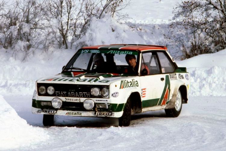 1971 verkaufte Carlo Abarth das Unternehmen und die Namensrechte an den Fiat-Konzern. Die Motorsportabteilung übernahm dagegen Abarths ehemaliger Mitarbeiter Enzo Osella, der auf dieser Grundlage seinen Rennstall Osella Squadra Corse aufbaute. 1976 legte Fiat seine und die Motorsportaktivitäten von Lancia zusammen. Ab jetzt wurden Serienprodukte nur noch gefertigt, soweit es die Homologation für den Motorsport erforderlich machte, ansonsten konzentrierte sich Abarth ausschließlich auf die Sportaktivitäten.  (Bild: FCA)