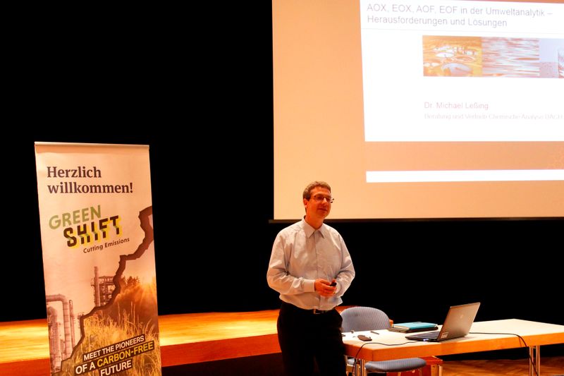 Themenspecial Green Shift: Nachhaltigkeit im Labor Dr. Michael Leßing von Analytik Jena stellte die Summenparameter AOX und EOX vor und erklärte, wie sich mit der passenden Analytik Abwasserproben auf Schadstoffe untersuchen lassen.    Mehr Infos zu den kommenden LAB-SUPPLY-Messen finden Sie auf www.lab-supply.info.  (LABORPRAXIS, C. Lüttmann)