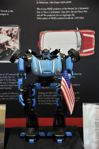 Aber auch ein Mini-Roboter... (Foto: press-inform)