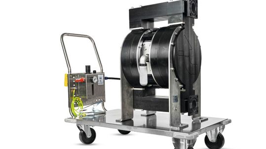 Auch als mobile Einheit verfügbar: Die Doppelmembranpumpe von Timmer eignet sich für flexible Einsätze in Chemieparks und Ex-Bereichen. (Bild:  Timmer GmbH)