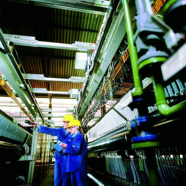 Das ausgereifte Verbundkonzept erlaubt es der BASF, auch energieaufwendige Verfahren wie die Chloralkalielektrolyse sehr effizient zu betreiben. Dabei entstehen die Grundstoffe Chlor und hochreine Natronlauge sowie Wasserstoff als Nebenprodukt.  (Bild: BASF)