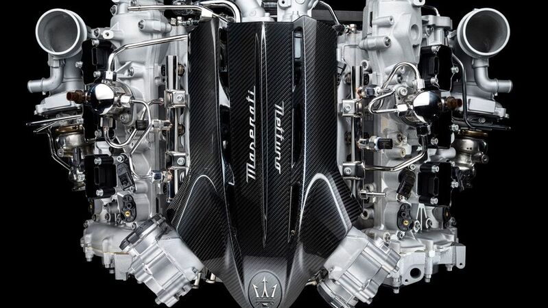 Der neue Maserati-V6 – 3 Liter groß und 630 PS stark – verfügt als erster Motor in einem Straßenauto über ein aus der Formel 1 abgeleitetes Vorkammer-Verbrennungssystem mit Doppelzündung.