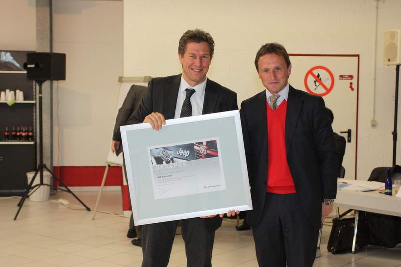 Holger Meiling nahm die Urkunde für MM-Automobile aus Böblingen entgegen und (Archiv: Vogel Business Media)