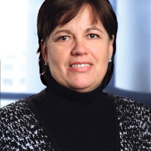 Astrid Mozes: "Eaton’s Hydraulics Group ist ein Geschäftsbereich des Eaton Industrial Sektors. Er entwickelt, produziert und vertreibt weltweit eine Produktlinie, hoch effizienter Komponenten und Systeme für mobile und industrielle Anwendungen." (Nicholas Ratzenboeck)