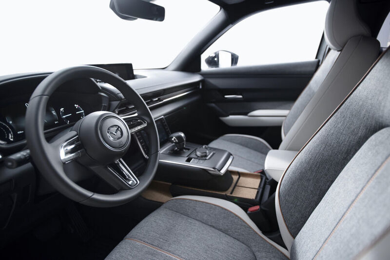 Mazda bezieht die Türen des neuen Elektro-Crossover MX-30 aus wiederverwerteten PET-Materialien. (Mazda)
