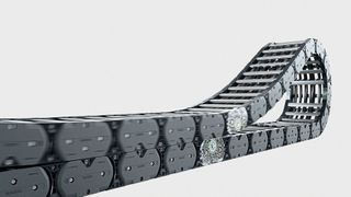 Salzwasser, Wind, UV-Strahlung: Landstromanlagen arbeiten unter rauen Bedingungen. Die Energieketten von Tsubaki Kabelschlepp halten diesen Bedingungen Stand.   (Bild: Tsubaki Kabelschlepp)