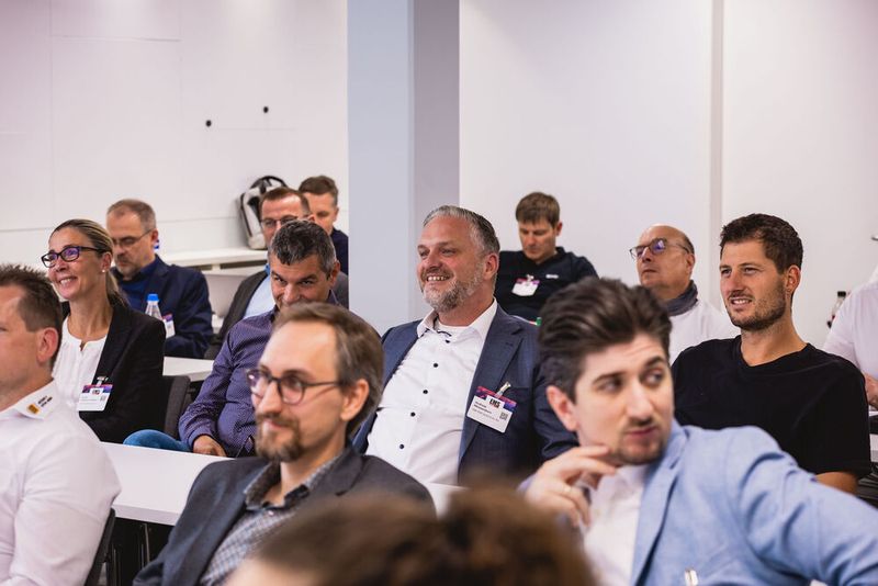 Impressionen vom 24. Würzburger EMS-Tag: Im Mittelpunkt standen aktuelle Branchenthemen, praxisnahe Impulse und insbesondere der persönliche Austausch innerhalb der EMS-Community. (Bild: Stefan Bausewein)