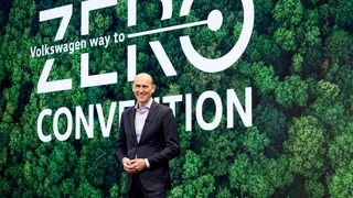 Volkswagen-CEO Ralf Brandstätter will schneller CO2-Emissionen einsparen. (Bild: Volkswagen)
