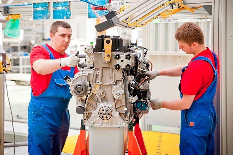 Im Inneren ist vom Alter nichts spürbar: Rund 300 Millionen US-Dollar investierte die GAZ Group, die Anlagentechnik vereint ähnlich dem Werk in Nischni Nowgorod das who´s who deutscher Maschinen- und Anlagenbauer – die Fertigung entspricht durchweg deutschen Qualitätsstandards. (Foto: GAZ Group)