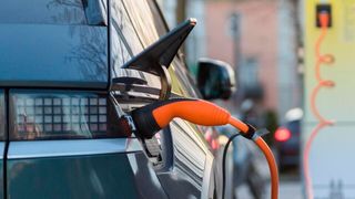 Eine reine Prämie für elektrische Neuwagen lehnt der Bundesverband der freien Autohändler ab. Sie müsse um eine Kaufförderung auch für gebrauchte Stromer ergänzt werden.  (Bild: frei lizenziert)