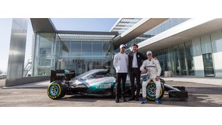 Lewis Hamilton, Valtteri Bottas und Giuseppe D'Arrigo, Group Chief Executive Officer von PLI, bei der offiziellen Eröffnung des neuen „Global Research & Technology Center“  in Turin. (Petronas)