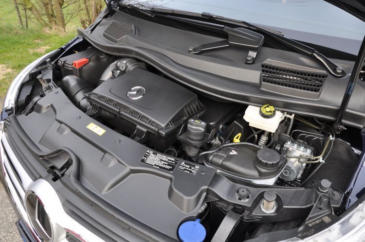 Auch wenn genug Platz wäre: Es ist kaum denkbar, dass Mercedes die Motorenfamilie der V-Klasse nachträglich um einen Sechs-Zylinder erweitert.  (Foto: Richter)