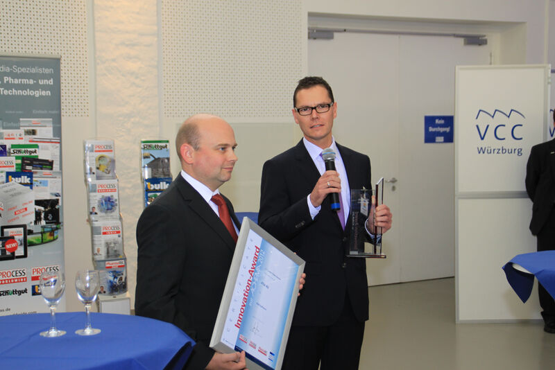 User-Award-Verleihung auf dem Pumpen- und Schüttgutforum 2012 an die Firma KSB 


Daniel Gontermann lässt sich die Gelegenheit nicht nehmen und sagt selbst ein paar Worte.


Die Auszeichnung bekommt KSB für den Effizienzmotor KSB Supreme. (Bild: PROCESS)