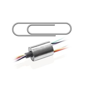 Die kleinsten Modelle der Schleifringbaureihe SVTS A von Servotecnica tragen den Zusatz „Micro“ zurecht: Sie sind kleiner als eine Büroklammer.(Bild:  Servotecnica)