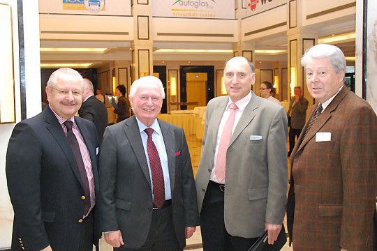 Feste Größen des Gewerbes: Jürgen Karpinski, LV-Präsident Hessen, Manfred Woltmann, LV-Präsident Niedersachsen-Bremen, Gerhard Hösel, Geschäftsführer Niedersachsen-Bremen, und Axel Grüning, Ex-Präsident beim LV Schleswig-Holstein. (Archiv: Vogel Business Media)