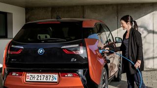 GridSense berechnet den idealen Zeitpunkt, um die elektrischen Großverbraucher wie Elektrofahrzeuge, Wärmpumpen, Warmwasserboiler und Hausbatterien zu- oder abzuschalten (Bild: Alex Buschor)