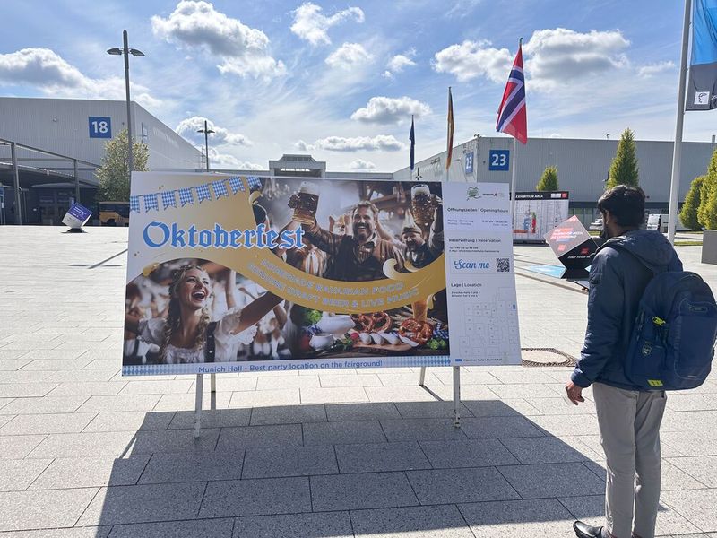 Einige Dinge ändern sich nie - was waren das damals auf der Cebit für unvergessliche Zeiten. (Bild: Vogel IT-Medien)