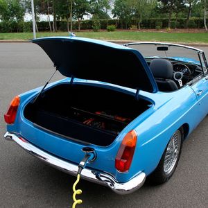 Für den Umbau nutzt das Unternehmen Rohkarossen, die von British Motor Heritage stammen, wo seit 1975 mit den Originalmaschinen MG-Karosserien hergestellt werden.(Bild:  RBW)