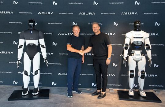 Neura uns Seco vereinbarten eine Partnerschaft zu Entwicklung und Herstellung von Compute-Modulen und zur Nutzung der Neura-Technologie in der Elektronikfertigung.(Bild:  Neura Robotics)