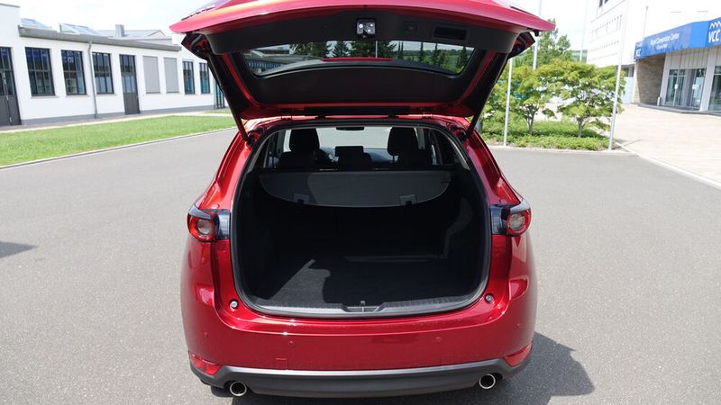 Das Kofferraumvolumen kann von 506 auf bis zu 1.620 Liter wachsen. (Bild: Schreiner/»kfz-betrieb«)