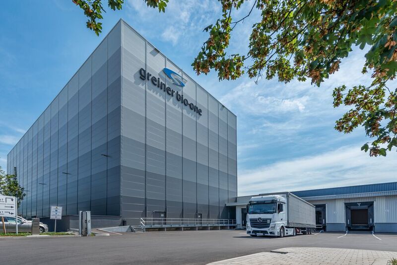 Das neue Logistikzentrum von Greiner Bio-One in Frickenhausen bei Stuttgart ersetzt das vorhandene Hochregallager, das mit der dynamischen Entwicklung des Unternehmens nicht mehr mithalten konnte. (Faktor Zwei)