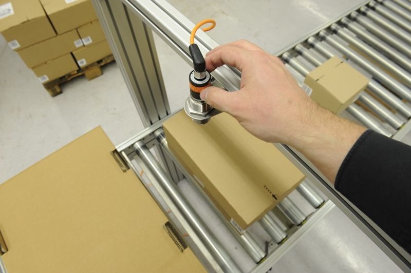 Der Einstellring mit Skala beim PMD-Sensor OID ermöglicht leichtes und sicheres Einstellen des Schaltabstands. (Bild: Ifm Electronic)