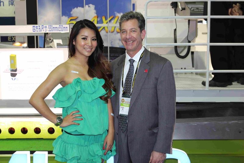 Gardner-Business-Media-Vice-President Kent Luciano war vom Wissen der Kao Ming Hostess beeindruckt. (Bild: Fouhy)