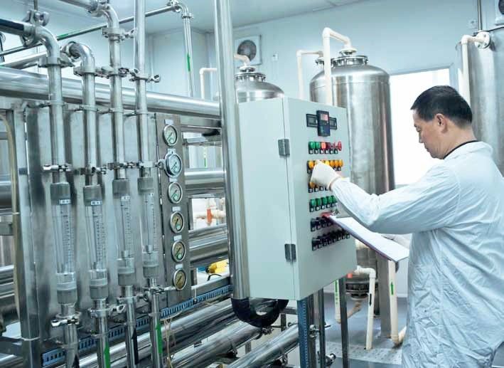 Plant operator handling equipment in line with safety norms (Picture: depositphotos.com / Lu Jiuyi)