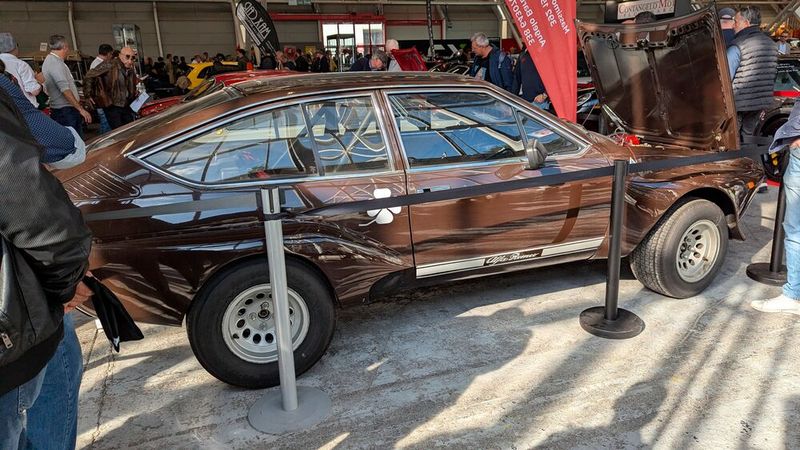 Gibt's so auch nur in Italien: Alfa GTV im Breitbaulook. (Bild: Dominsky)