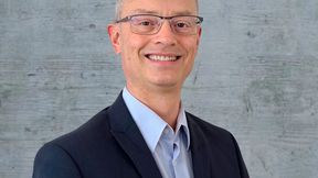 Prof. Dr. Jürg Meierhofer von der ZHAW: «Personenbasiert starten und dann schrittweise mit KI automatisieren.» (Bild: ZHAW)