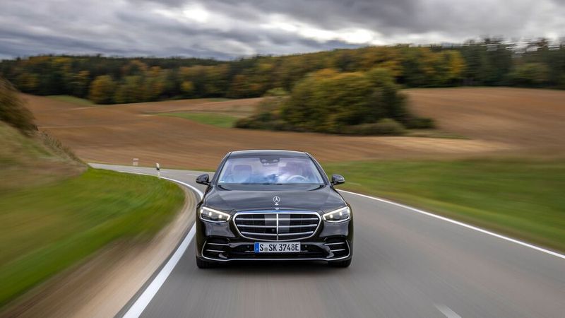 Unter anderem die S-Klasse aus dem Produktionszeitraum Februar 2021 bis April 2023 ist von der Maßnahme betroffen.(Bild:  Mercedes-Benz)