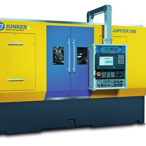 Bild 1: Diese Spitzenlos-Schleifmaschine Jupiter 250 kann auf der EMO live erlebt werden. Die Art des spitzenlosen Rundschleifens ist im Vergleich zu üblichen Verfahren deutlich produktiver.