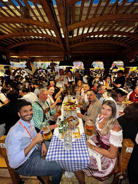 Das Vertiv Team feiert mit seinen Partnern und Dienstleistern. (Bild: Vogel IT-Medien GmbH)