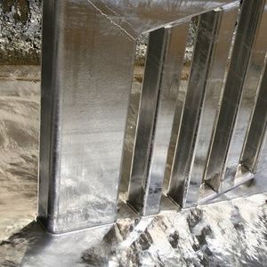 Feuerverzinkter Stahl erreicht zumeist eine Schutzdauer von 50 Jahren und mehr.