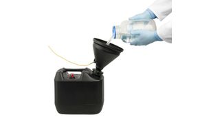 Eine sicheres Abfüllen von chemischen Abfällen ist mit den Trichtern gewährleistet. (Bild: Scat)